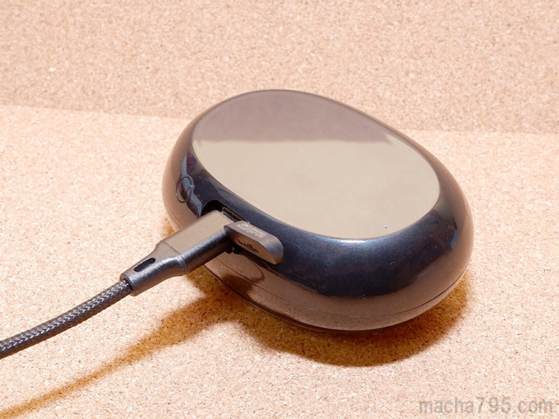「Anker Soundcore Liberty 2」の充電は、USB-Cケーブルで充電します。