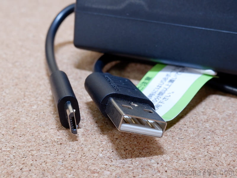 端子はUSB-A端子とMicro USB端子になります