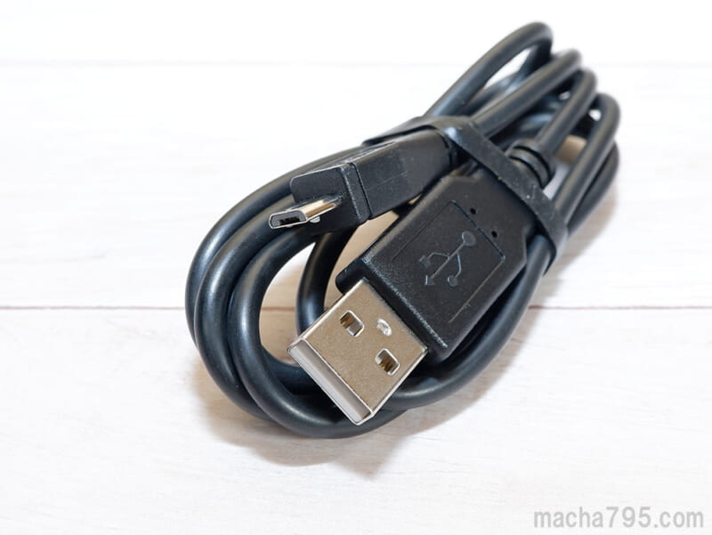 長い方のMicro USBケーブルは、約100cm