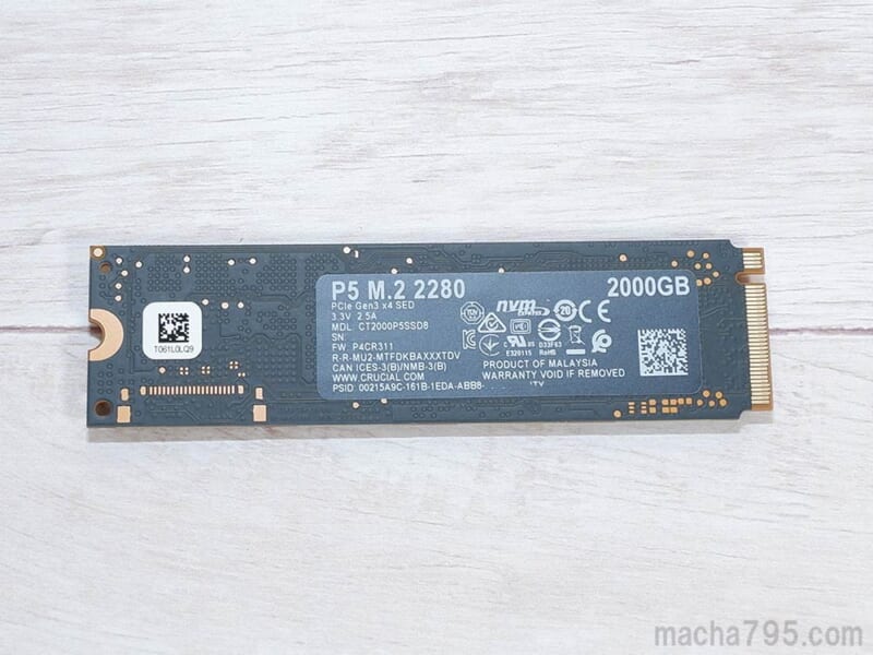 SSDの裏面にはシリアルナンバーやモデル名などのラベル