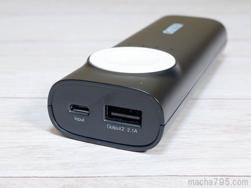 入力用のMicro USBポートと出力用のUSB-Aポート