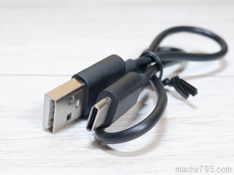 USB-Cケーブルの長さは約35cm