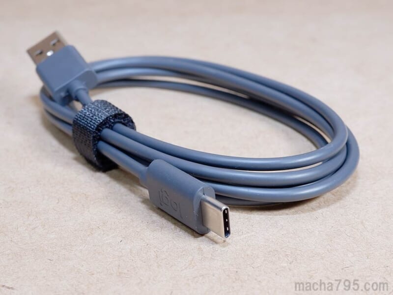 USB-C充電ケーブルの長さは、約135cm