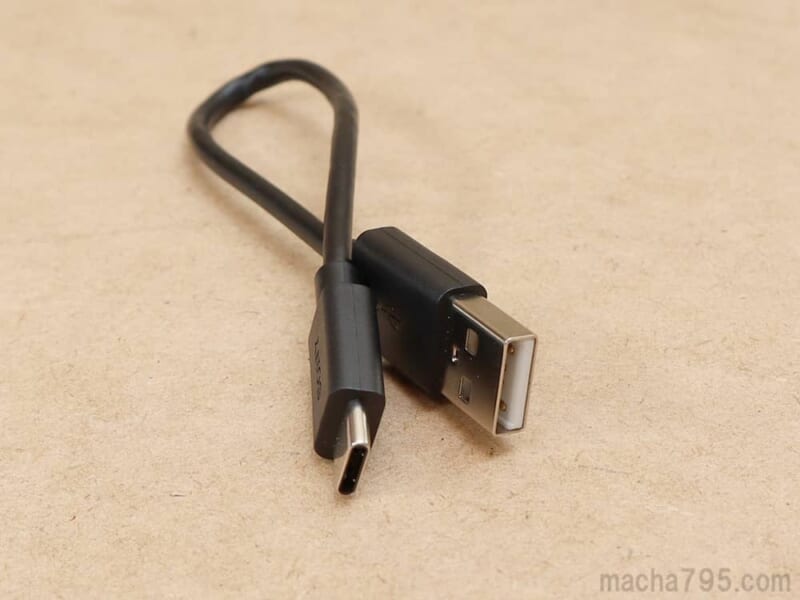USB-Cケーブルの長さは約22cm