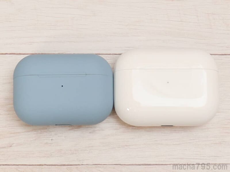Apple AirPods Pro の充電ケースよりもちょっと小さいくらい